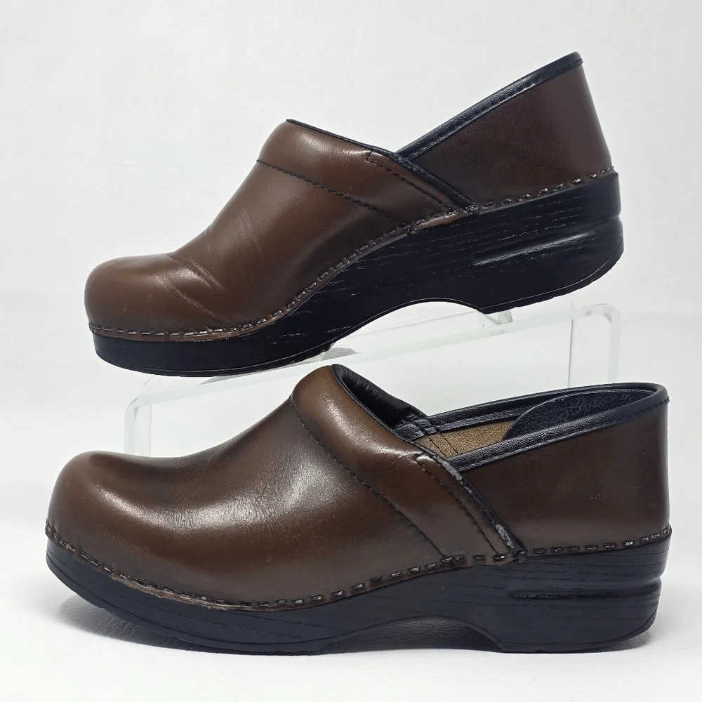 Dansko Women's Brown Leather Professional Clogs Size EU 48/7.5-8 US Pre-owned - Picture 3 of 10